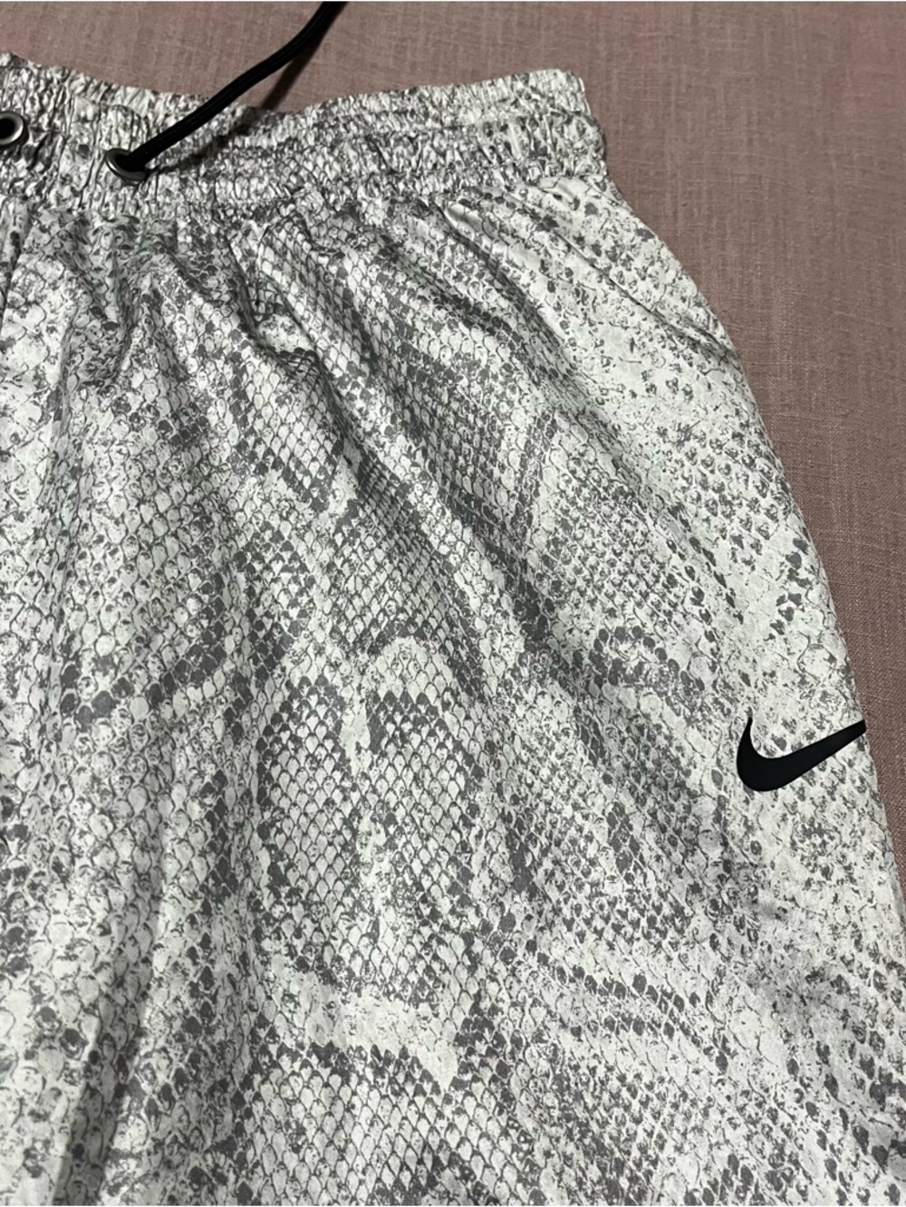 Nike Women's Python Nylon Woven Pants Size Small Snakeskin Track Gym Workout - Picture 5 of 8